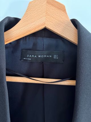 Blazer Zara crep negro