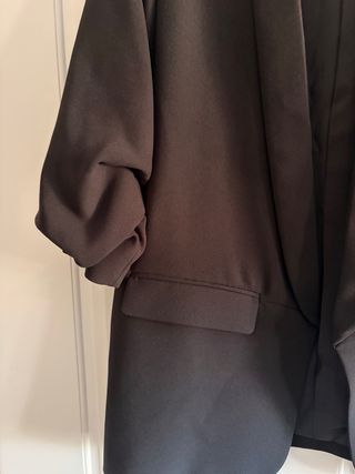 Blazer Zara crep negro