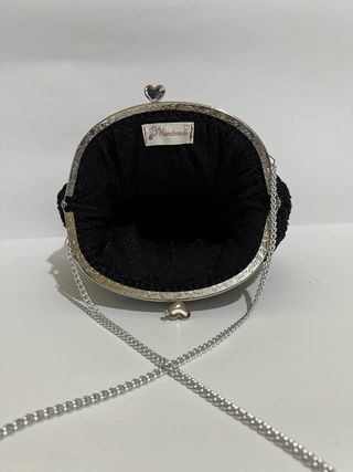 Pochette nera con catena argento