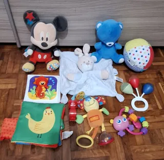 Lote juguetes bebé: Mickey, oso, pelotas