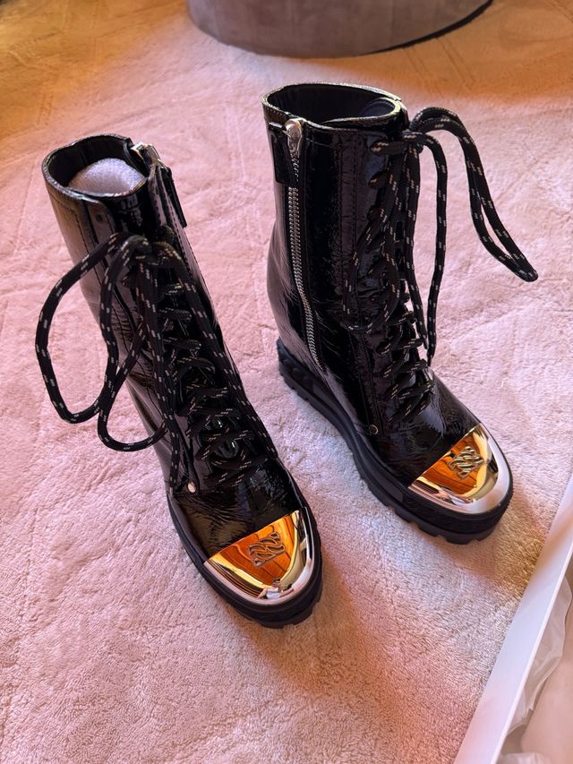 Botines Casadei charol negro y plata