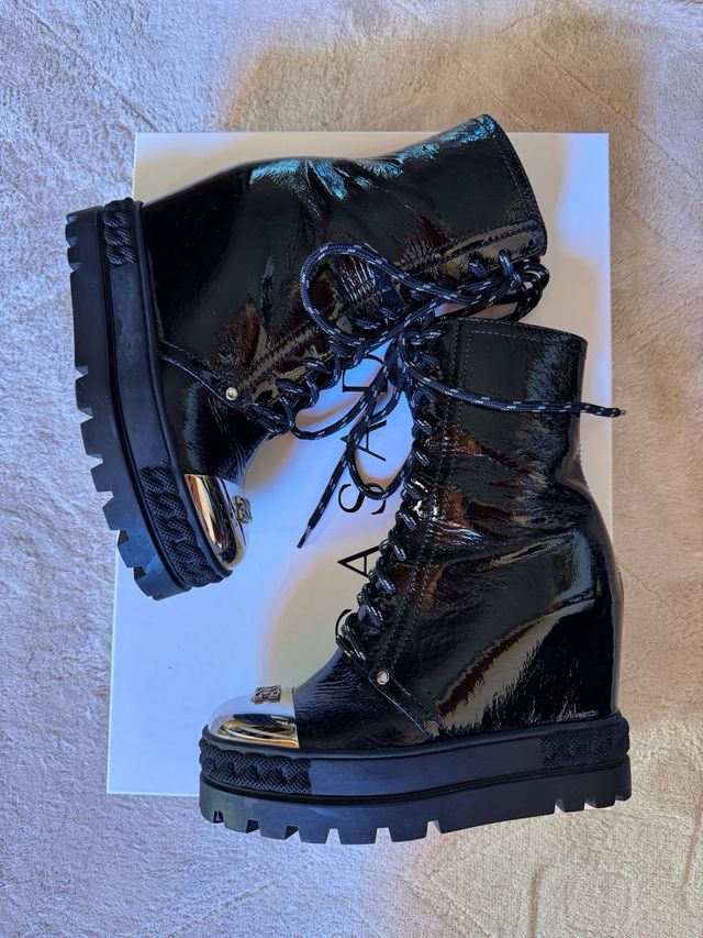 Botines Casadei charol negro y plata