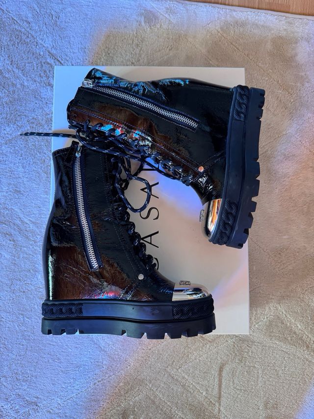 Botines Casadei charol negro y plata