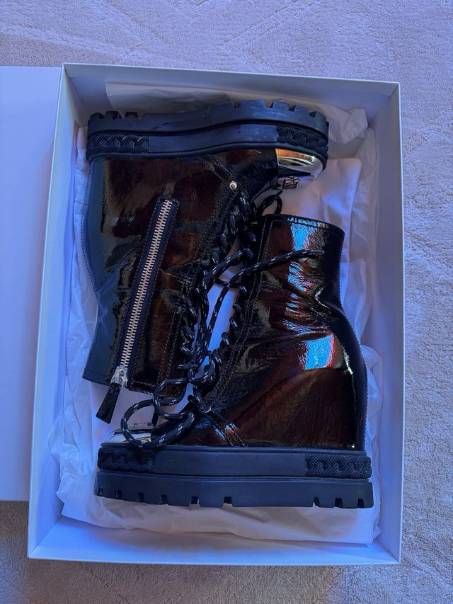 Botines Casadei charol negro y plata