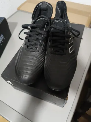 Zapatos de fútbol Adidas negros