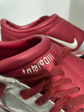 Zapatillas Nike Total 90 Plata y Rojo