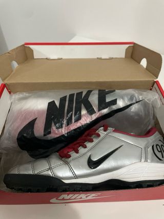 Zapatillas Nike Total 90 Plata y Rojo