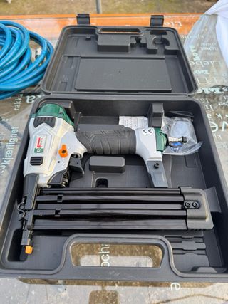 Pistola Clavos + Manguera Aire