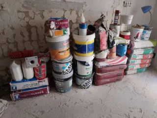 Adhesivo para azulejos y materiales de construcció