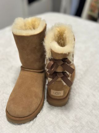 Botas UGG Marrones con Lazo