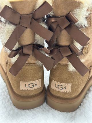Botas UGG Marrones con Lazo