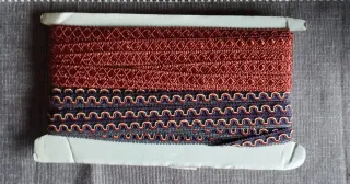 Dos cintas de pasamanería