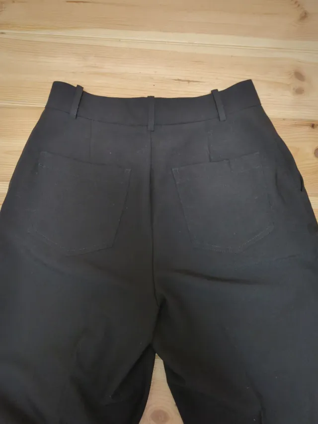 Pantalón Zara negro botones