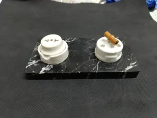 Conmutador y enchufe de porcelana