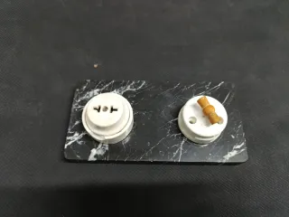 Conmutador y enchufe de porcelana