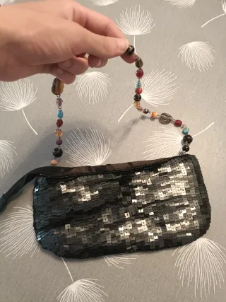 Bolso de mano con abalorios