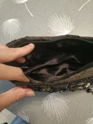 Bolso de mano con abalorios