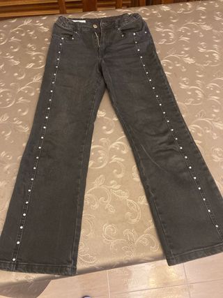 Pantalón vaquero negro adornado talla 11/12