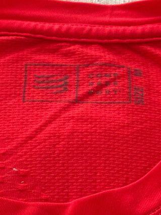 Camiseta Compressport Roja