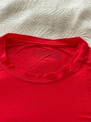 Camiseta Compressport Roja