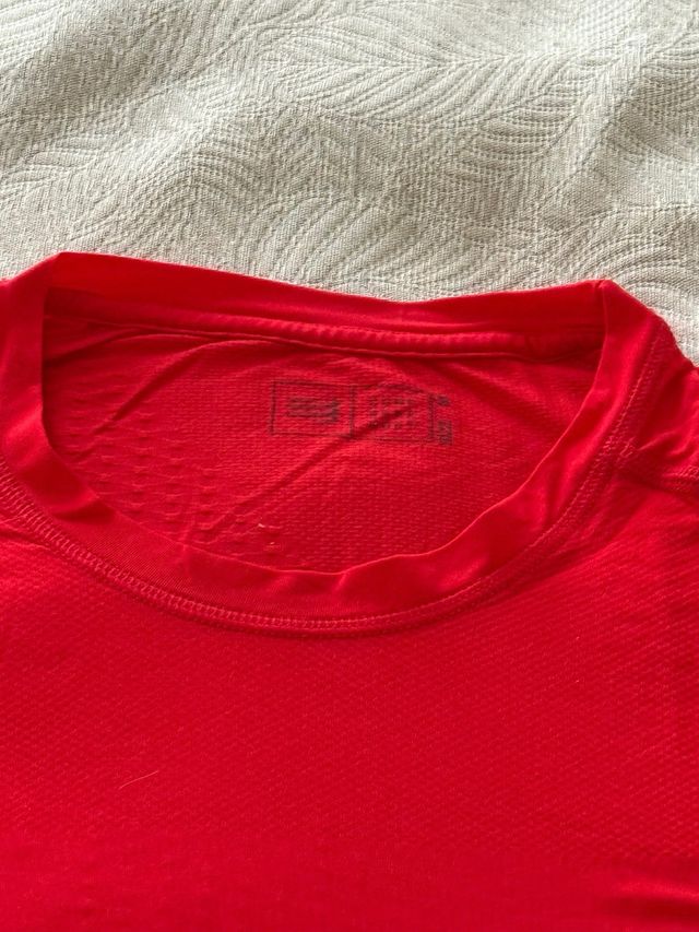Camiseta Compressport Roja