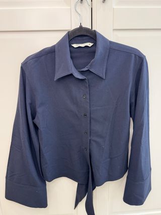 Camisa Zara azul con nudo