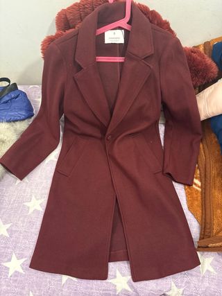 Gabardina Stradivarius Roja