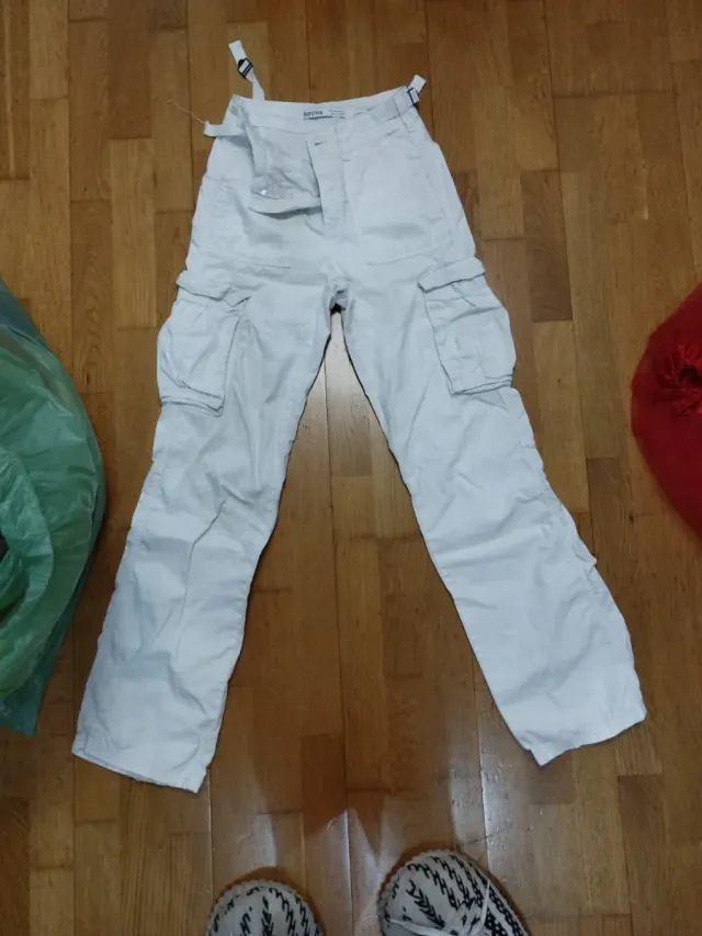 Pantalón cargo Bershka blanco