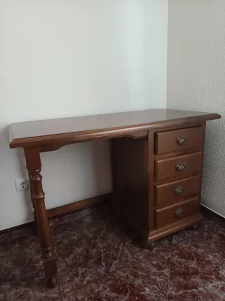 Mesa de estudio provenzal de madera