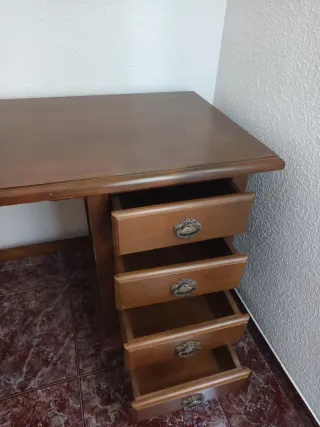 Mesa de estudio provenzal de madera