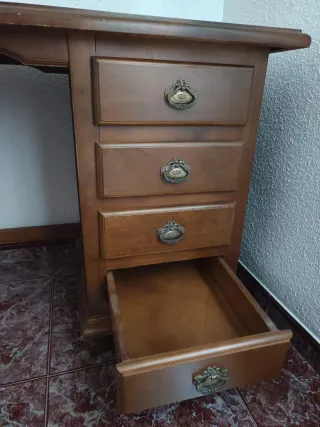 Mesa de estudio provenzal de madera