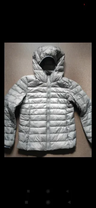 Chaqueta acolchada gris con capucha, 100% plumas