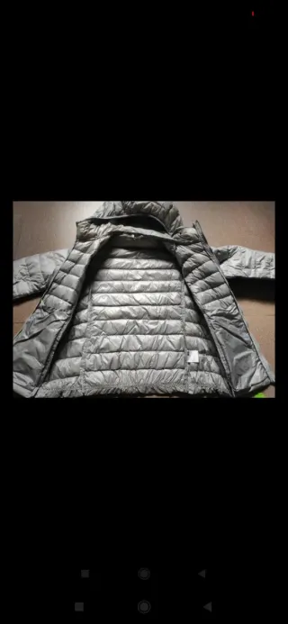 Chaqueta acolchada gris con capucha, 100% plumas