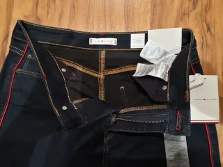 Pantalón vaquero Tommy Hilfiger.