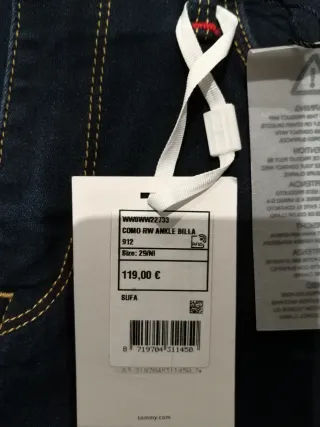 Pantalón vaquero Tommy Hilfiger.