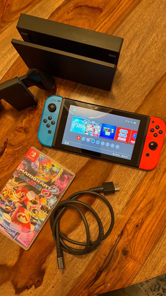 Nintendo Switch + Mario Kart 8 Deluxe