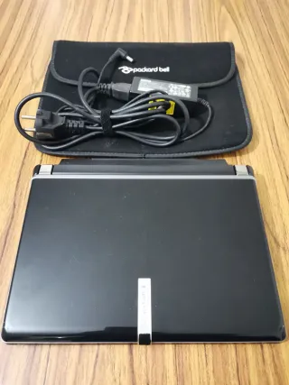 Packard Bell Portátil Negro + Cargador