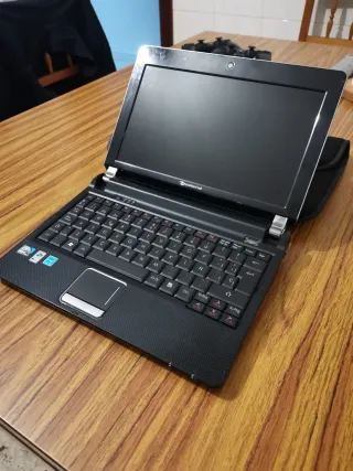 Packard Bell Portátil Negro + Cargador