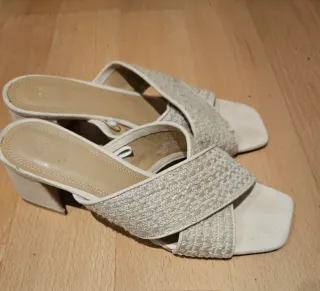 Sandalias H&M tacón bajo beige