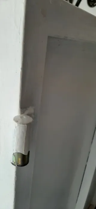 Puerta exterior de hierro