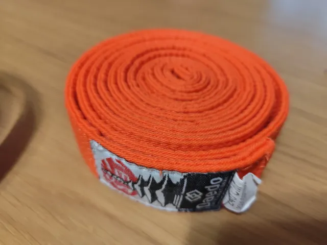 Cinturón de Judo Naranja Daedo
