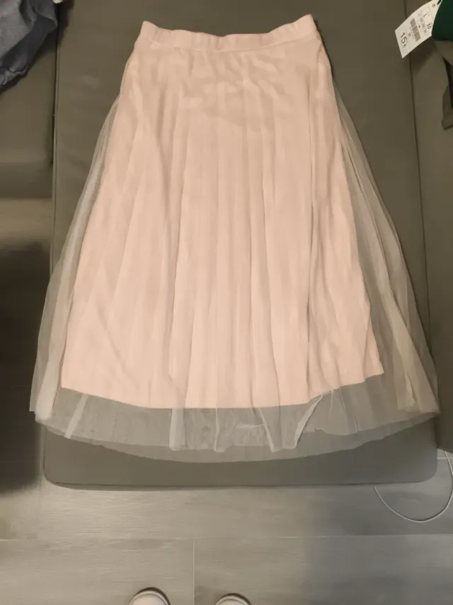 Falda rosa plisada con tul