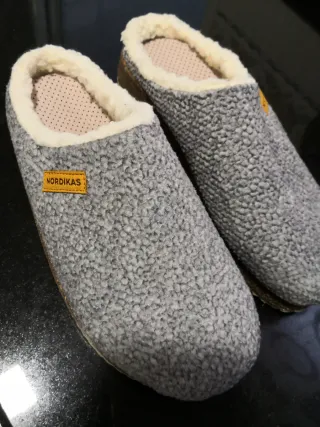 Zapatillas de estar por casa Nordikas Gris Beige.