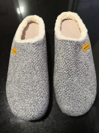 Zapatillas de estar por casa Nordikas Gris Beige.