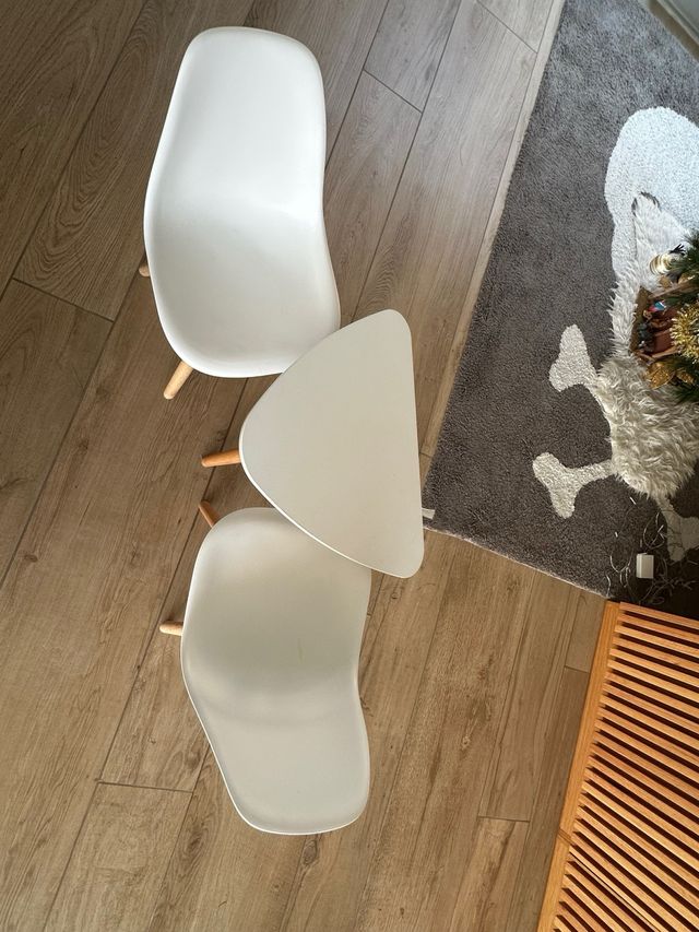 Juego mesa y 2 sillas madera SKLUM para niños