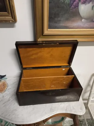 Gran caja inglesa antigua