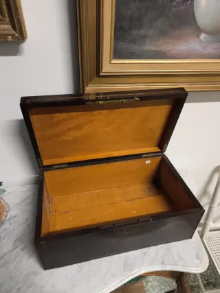 Gran caja inglesa antigua