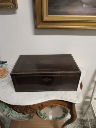 Gran caja inglesa antigua