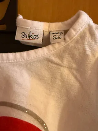 Maglietta bianca con cuore rosso