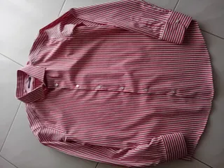 Camicia da uomo a righe rosse e bianche di cotone